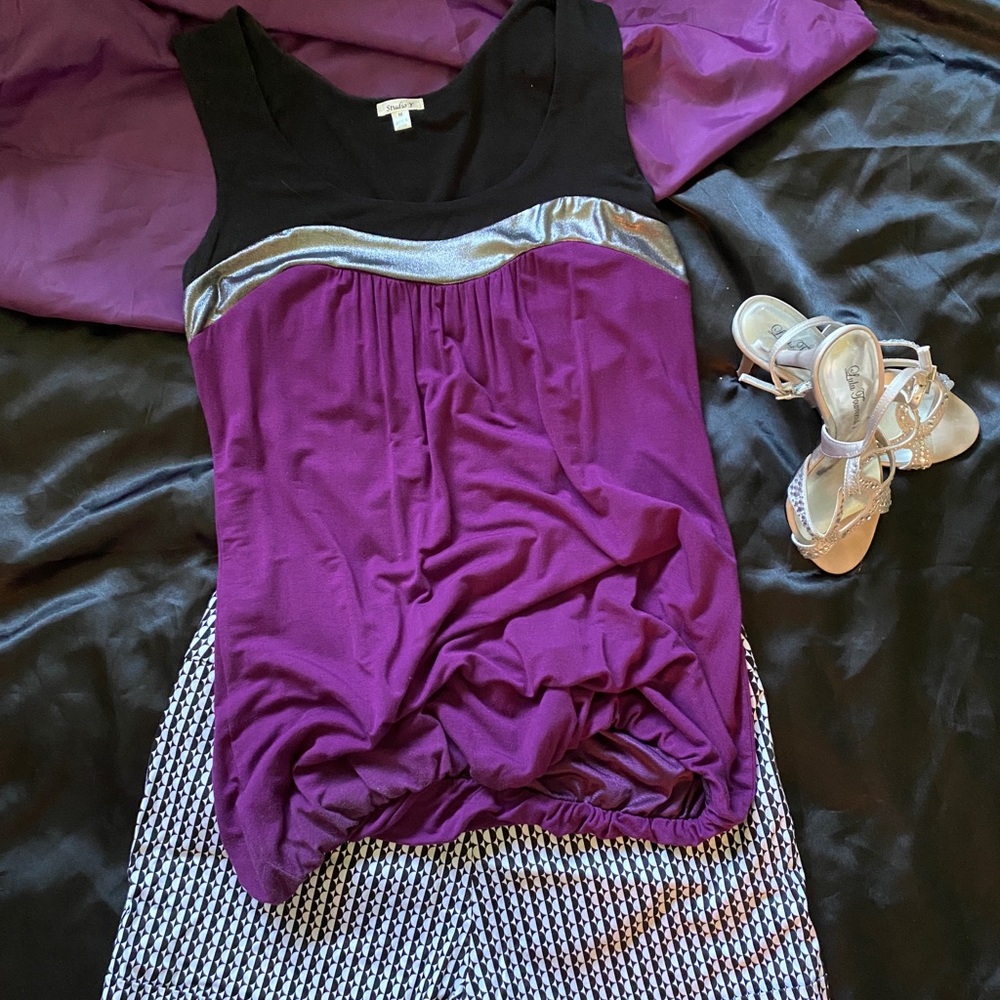 🔥3/$25 - M Purple with black and silver tank top.